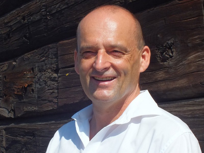 Robin Mock unterrichtet Saxophon und E-Bass in Jazz, Klassik, Pop, Rock... Kirchfeldstraße 107 in Karlsruhe-Neureut (Nähe Straßenbahnhaltestelle Bärenweg) Telefon 0721 - 788 0359